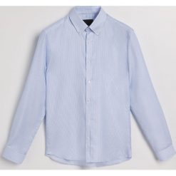 Prążkowana koszula regular fit - Biały. Białe koszule męskie marki Reserved, l, prążkowane. Za 139,99 zł.