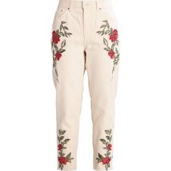 Boyfriendy damskie: Topshop Petite ROSE MOM Jeansy Zwężane cream