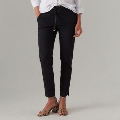 Bawełniane spodnie jogger fit - Czarny. Spodnie damskie Mohito. Za 99,99 zł.