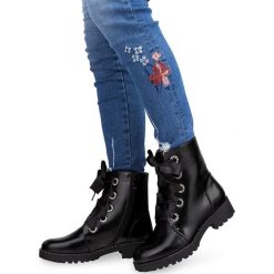 Botki damskie Bestelle BK-07 Czarne. Czarne botki damskie Bestelle, z tworzywa sztucznego, na niskim obcasie, na obcasie, bez zapięcia. Za 139,00 zł.