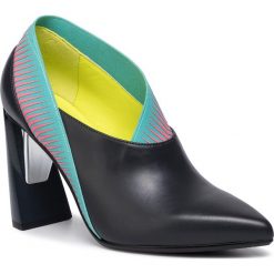 Półbuty UNITED NUDE - Zink Pop Pump Hi 1050429516 Cuba. Czarne półbuty damskie United Nude, bez wzorów, ze skóry, eleganckie, bez obcasa, na obcasie, bez zapięcia. W wyprzedaży za 679,00 zł.