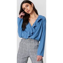 Bluzki damskie: NA-KD Boho Bluzka z asymetryczną falbaną – Blue