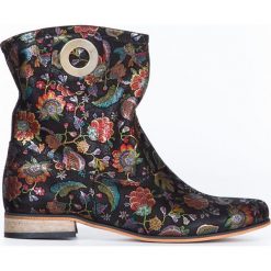 Płaskie botki za kostkę - skóra naturalna - model 270 - kolor czarne liście. Czarne botki damskie Zapato, ze skóry, klasyczne, za kostkę, bez obcasa, na płaskiej podeszwie, bez zapięcia. W wyprzedaży za 323,00 zł.