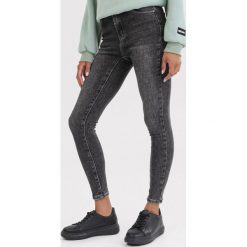 Czarne Jeansy Skinny Nessysh. Czarne jeansy damskie Born2be. Za 109,99 zł.