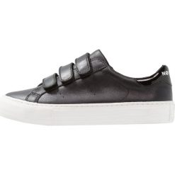 No Name ARCADE STRAPS Sneakersy niskie black fox/white. Czarne trampki i tenisówki damskie marki No Name, bez wzorów, ze skóry, bez zapięcia. Za 419,00 zł.