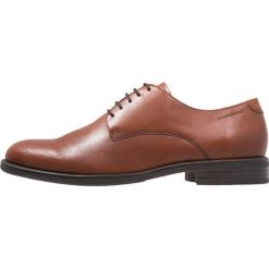 Vagabond SALVATORE Eleganckie buty cognac. Brązowe buty wizytowe męskie Vagabond, ze skóry, na sznurówki. Za 449,00 zł.
