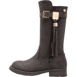 XTI Kozaki grey. Szare buty zimowe damskie marki Xti, z materiału, na wysokim obcasie. W wyprzedaży za 174,85 zł.
