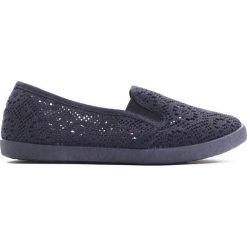 Granatowe Tenisówki Blue Hawaiian. Niebieskie trampki chłopięce Born2be, na lato, z materiału, z okrągłym noskiem. Za 19,99 zł.