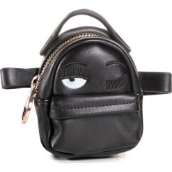 Saszetka nerka CHIARA FERRAGNI - 20AI-CFZ081 Black. Czarne nerki damskie Chiara Ferragni, bez wzorów, ze skóry ekologicznej, młodzieżowe, bez dodatków. Za 729,00 zł.