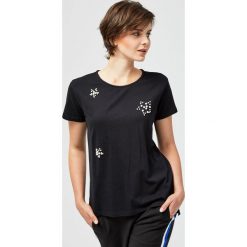 Bluzka z perełkami. Bluzki damskie Moodo, s, bez wzorów, bez kołnierzyka, bez rękawów. Za 14,99 zł.