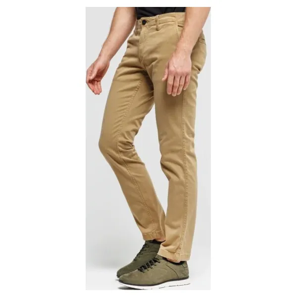 Timberland Spodnie Sargent Lake Ultrastretch Satin Chino , beżowy, rozmiar 30/32. Brązowe spodnie męskie Timberland, w paski, z bawełny. W wyprzedaży za 343,99 zł.