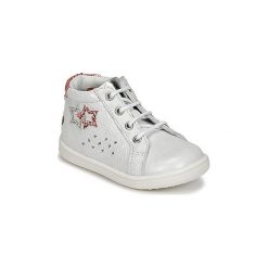 Buty Dziecko GBB SABBAH. Białe trampki dziewczęce marki GBB, bez wzorów, bez zapięcia. Za 231,20 zł.