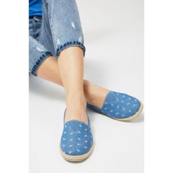 Espadryle z nadrukiem. Espadryle damskie Moodo, z nadrukiem, bez obcasa. Za 29,99 zł.