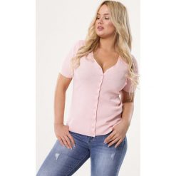 Jasnoróżowa Koszula Unseason. Szare bluzki damskie Born2be, xl, bez wzorów, klasyczne, bez kołnierzyka, z krótkim rękawem. Za 19,99 zł.