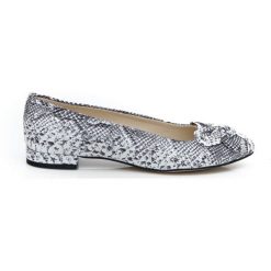 Wężowe balerinki z kokardką - skóra naturalna - model 048 - kolor biały wąż. Białe baleriny damskie Zapato, bez wzorów, ze skóry, bez obcasa. Za 309,00 zł.