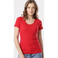 Czerwony T-shirt Blomsea. Czerwone t-shirty damskie Born2be, s, bez wzorów, z dzianiny, sportowe, bez kołnierzyka. Za 39,99 zł.