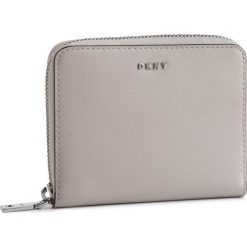 Duży Portfel Damski DKNY - R8313656 Fog FOG. Szare portfele damskie DKNY, bez wzorów, ze skóry. W wyprzedaży za 339,00 zł.