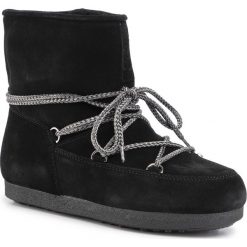 Śniegowce MOON BOOT - Mb Far Side Jr Low Suede 34200400001 M Black. Czarne kozaki damskie Moon Boot, ze skóry, bez obcasa, bez zapięcia. W wyprzedaży za 519,00 zł.