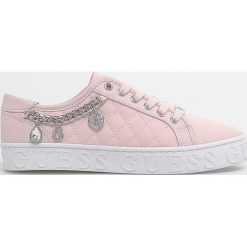 Guess Jeans - Buty Graselin. Różowe buty sportowe damskie Guess Jeans, z aplikacjami, z jeansu, sportowe. W wyprzedaży za 239,90 zł.