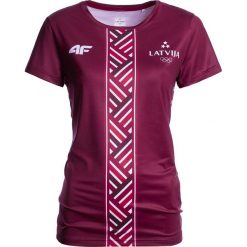 Koszulka funkcyjna damska Łotwa Pyeongchang 2018 TSDF800 - bordowy. Czerwone t-shirty damskie marki 4f, z napisami, z poliesteru. W wyprzedaży za 69,99 zł.