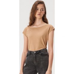 Bawełniana koszulka basic - Beżowy. Brązowe koszulki damskie Sinsay, s, z bawełny. Za 9,99 zł.