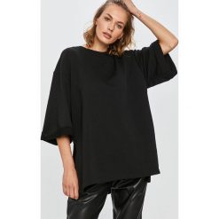 Answear Lab - Bluza. Czarne bluzy damskie Answear Lab, uniwersalny, bez wzorów, z bawełny, z krótkim rękawem, krótkie, bez kaptura. Za 99,90 zł.