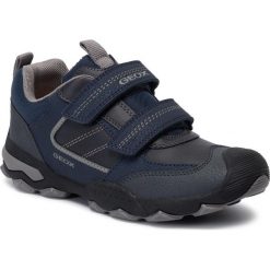 Sneakersy GEOX - J Buller B. D J949VD 054FU C0661 D Navy/Grey. Niebieskie trampki chłopięce Geox, bez wzorów, ze skóry ekologicznej, na rzepy. W wyprzedaży za 239,00 zł.