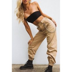Spodnie damskie DEVENIZA BEIGE. Brązowe spodnie sportowe damskie IVET, bez wzorów. W wyprzedaży za 79,00 zł.