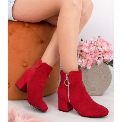 Botki damskie Bestelle 2208-99 Czerwone. Czerwone botki damskie Bestelle, z tworzywa sztucznego, eleganckie, na niskim obcasie, na obcasie, na zamek. Za 139,00 zł.