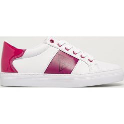 Guess Jeans - Buty. Białe buty sportowe damskie Guess Jeans, z aplikacjami, z jeansu, sportowe. Za 419,90 zł.