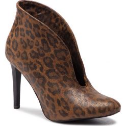 Szpilki CARINII - B3255 M60-000-000-A92. Pomarańczowe półbuty damskie marki Carinii, bez wzorów, ze skóry, eleganckie, bez obcasa, na obcasie, bez zapięcia. W wyprzedaży za 229,00 zł.