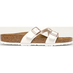 Birkenstock - Klapki Yao Balance. Białe klapki damskie Birkenstock, bez wzorów, z gumy, bez obcasa, na obcasie. W wyprzedaży za 229,90 zł.