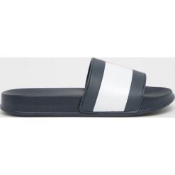 Tommy Hilfiger - Klapki dziecięce. Niebieskie sandały chłopięce TOMMY HILFIGER, z gumy, bez zapięcia. Za 149,90 zł.