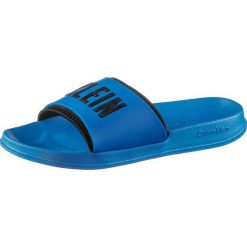 Klapki w kolorze niebieskim. Niebieskie klapki damskie Beach & Street Wear, bez wzorów, bez obcasa. W wyprzedaży za 85,95 zł.