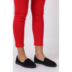 Czarne Półbuty Slip On Casu Da19X17/b. Czarne półbuty damskie Casu, bez wzorów, bez obcasa, bez zapięcia. W wyprzedaży za 49,99 zł.