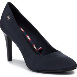 Szpilki TOMMY HILFIGER - Essential Textile Pump FW0FW04544 Midnight CKI. Niebieskie półbuty damskie TOMMY HILFIGER, bez wzorów, ze skóry, bez obcasa, na obcasie, bez zapięcia. W wyprzedaży za 359,00 zł.