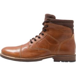 Pier One Botki sznurowane cognac. Brązowe botki męskie Pier One, z materiału, na sznurówki. Za 379,00 zł.