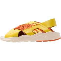 Nike Sportswear AIR HUARACHE RUN Sandały bright citron/monarch/campfire orange/camper green/beach. Żółte rzymianki damskie Nike Sportswear, z materiału. Za 419,00 zł.