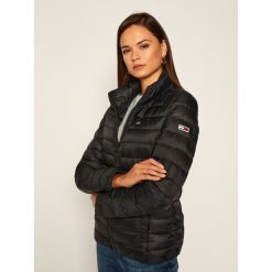 Kurtka puchowa Tommy Jeans Tjw Lightweight Down Packable DW0DW08809. Czarne kurtki damskie Tommy Jeans, xs, bez wzorów, z jeansu, bez kaptura. Za 849,00 zł.