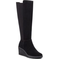 Kozaki CLARKS - Hazen Madison 261373284 Black Suede. Czarne buty zimowe damskie Clarks, z materiału. Za 589,00 zł.