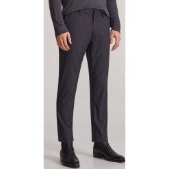 Spodnie w kratkę slim - Szary. Szare spodnie męskie Reserved, m, w kratkę. Za 129,99 zł.