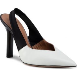 Sandały EMPORIO ARMANI - X3E377 XM338 D611 White/Black. Czarne klapki damskie Emporio Armani, bez wzorów, ze skóry, bez obcasa, na obcasie. Za 1499,00 zł.