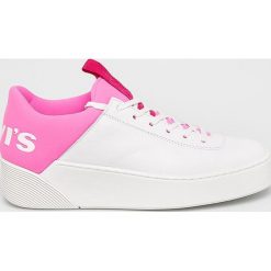 Levi's - Buty Mullet S. Białe buty sportowe damskie Levi's®, bez wzorów, ze skóry, sportowe. W wyprzedaży za 399,90 zł.