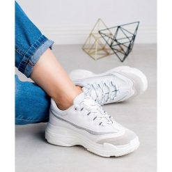 SNEAKERSY Z BROKATEM. Białe trampki i tenisówki damskie SHELOVET. Za 71,90 zł.