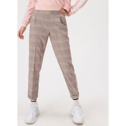 Spodnie cygaretki z kantem - Różowy. Różowe spodnie damskie Sinsay, s. Za 49,99 zł.