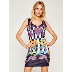 Sukienka letnia Versace Jeans Couture D2HVB4D0. Sukienki damskie Versace Jeans Couture, na lato, l, bez wzorów, z bawełny, bez kołnierzyka, bez rękawów. W wyprzedaży za 589,00 zł.