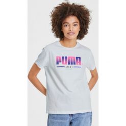 Puma Sport Koszulka Biały. Białe topy damskie Puma, m, z nadrukiem, z elastanu, z krótkim rękawem. Za 119,95 zł.