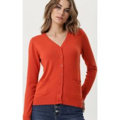 Pomarańczowy Sweter Jonesboro. Pomarańczowe swetry damskie Born2be, s, bez wzorów, klasyczne, bez rękawów, długie, bez kaptura. Za 109,99 zł.