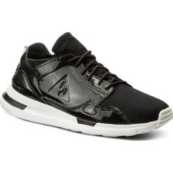 Sneakersy LE COQ SPORTIF - Lcs R Flow W 1810023 Black. Czarne półbuty damskie le coq sportif, na co dzień, bez wzorów, ze skóry ekologicznej, bez obcasa, na płaskiej podeszwie, bez zapięcia. W wyprzedaży za 259,00 zł.