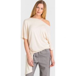 T-SHIRT Patrizia Pepe. Żółte t-shirty damskie Patrizia Pepe, s, z aplikacjami, z elastanu, z włoskim kołnierzykiem. Za 370,00 zł.